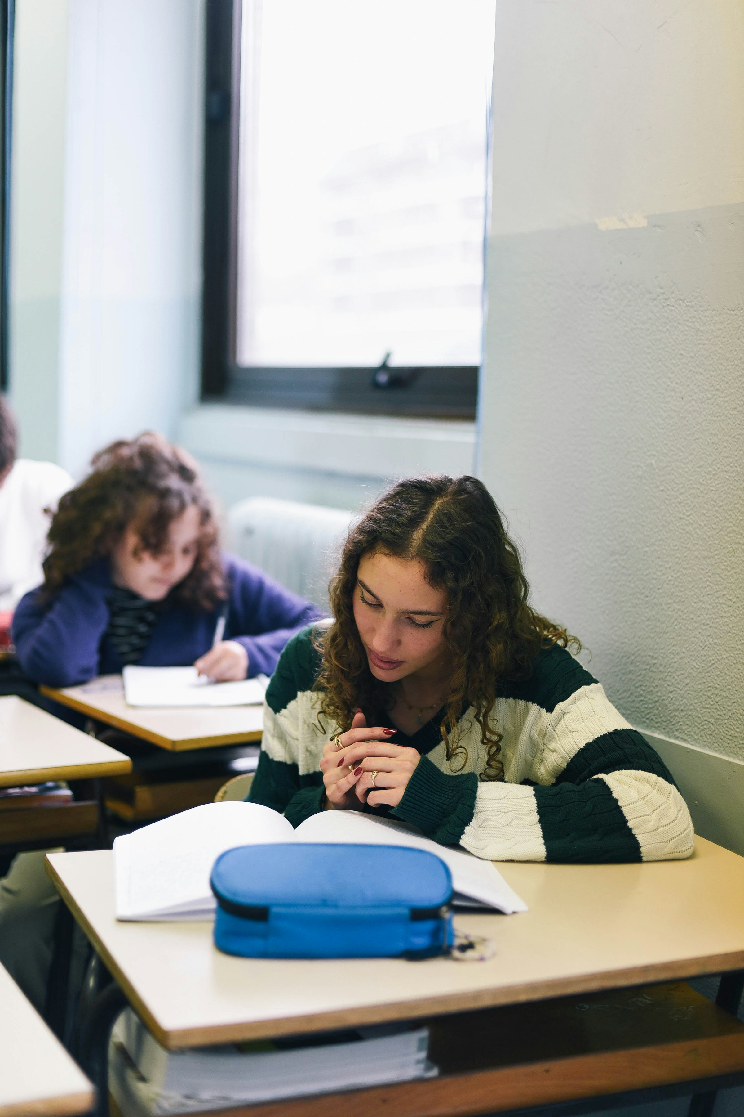 IB DP HL student studying